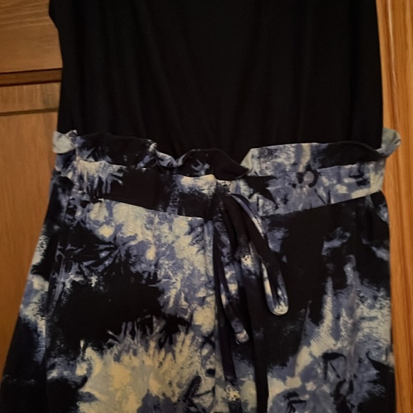 No boundaries, women’s size extra small blue and white romper - Picture 3 of 8